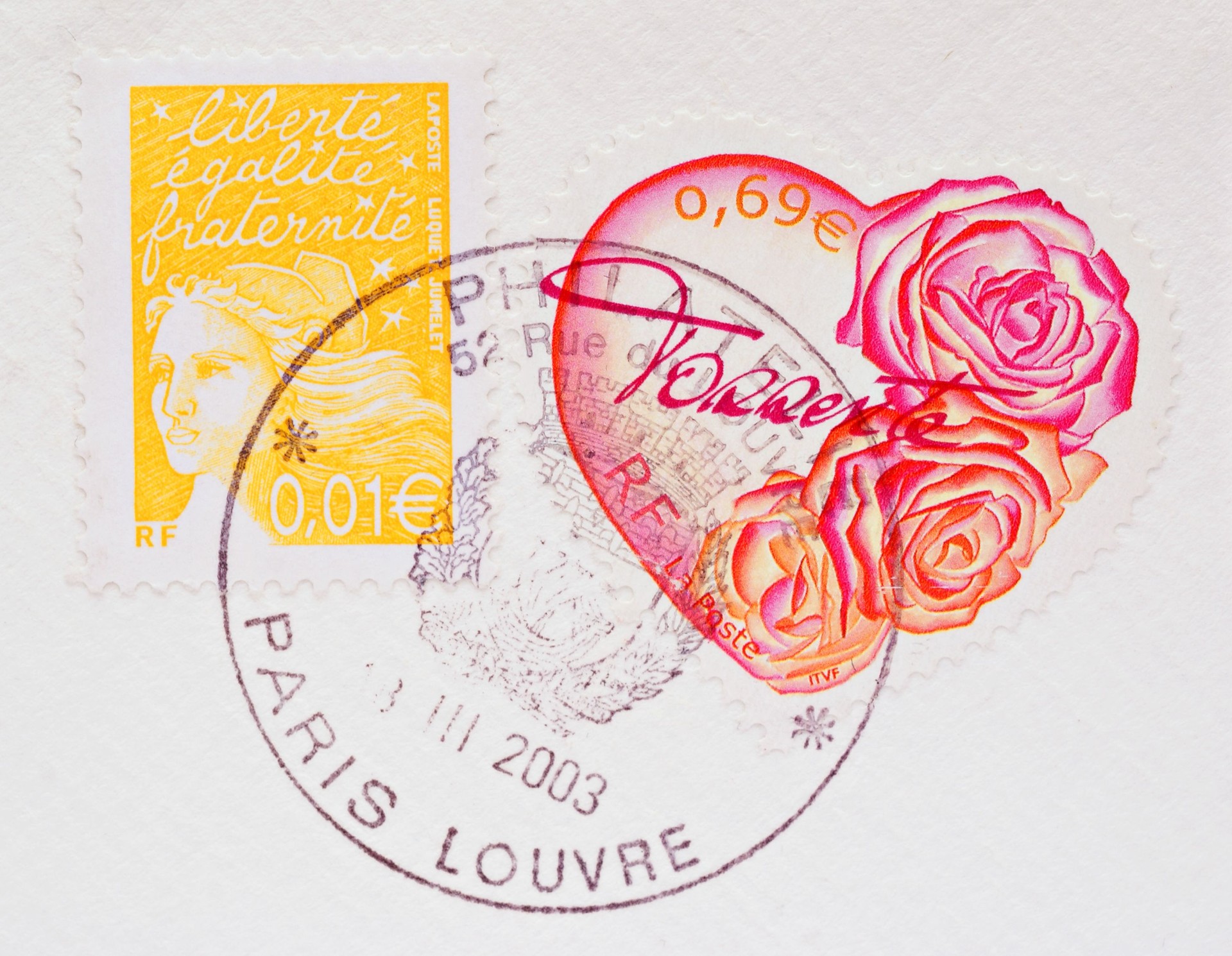 Timbre-poste français en forme de cœur
