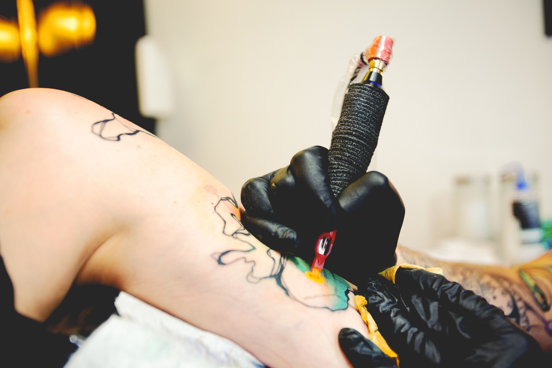 Tir très proche de tatouage appliquée
